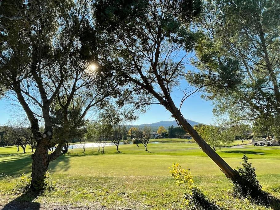 Appartement Golf De Pont Royal Mallemort Exteriör bild