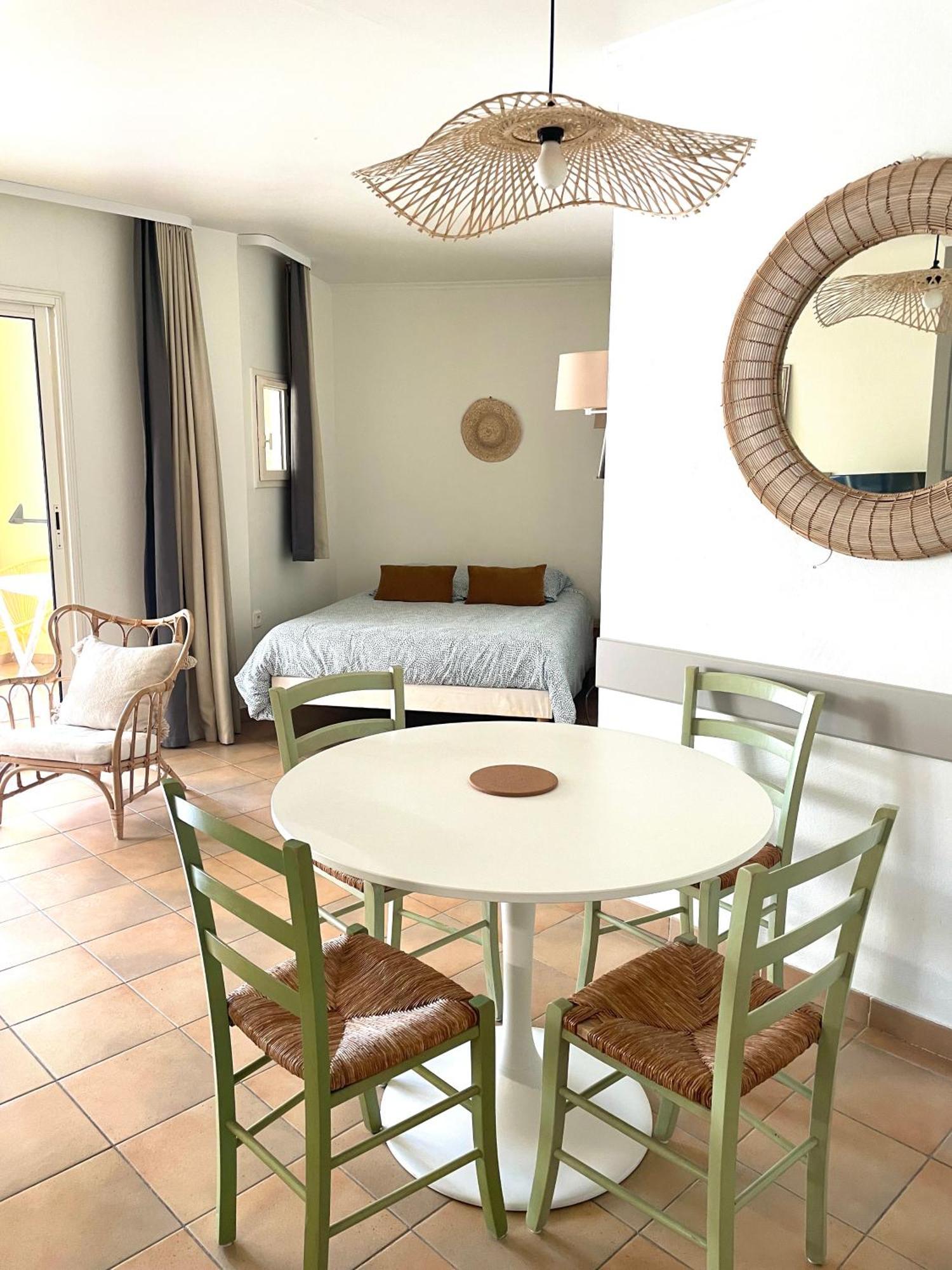 Appartement Golf De Pont Royal Mallemort Exteriör bild